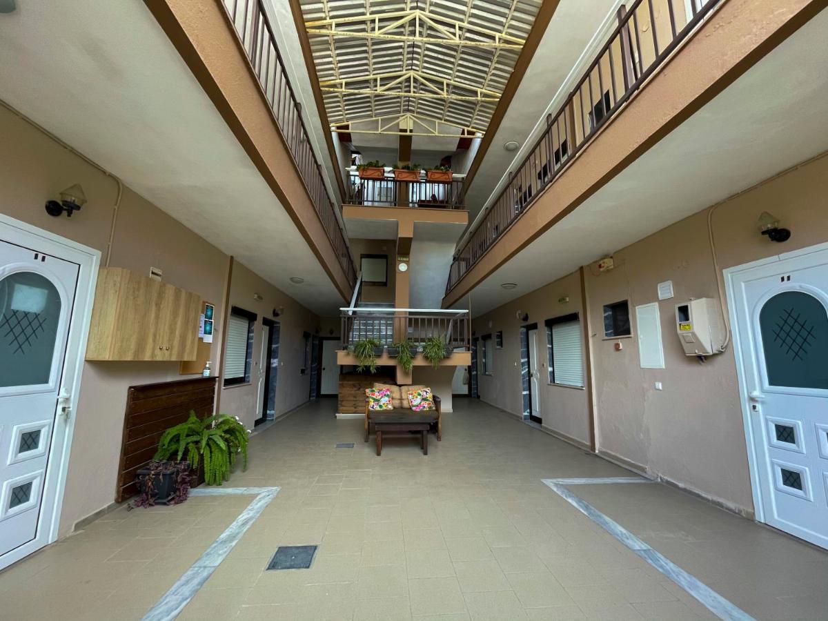 Thealos Inn Vrasná エクステリア 写真